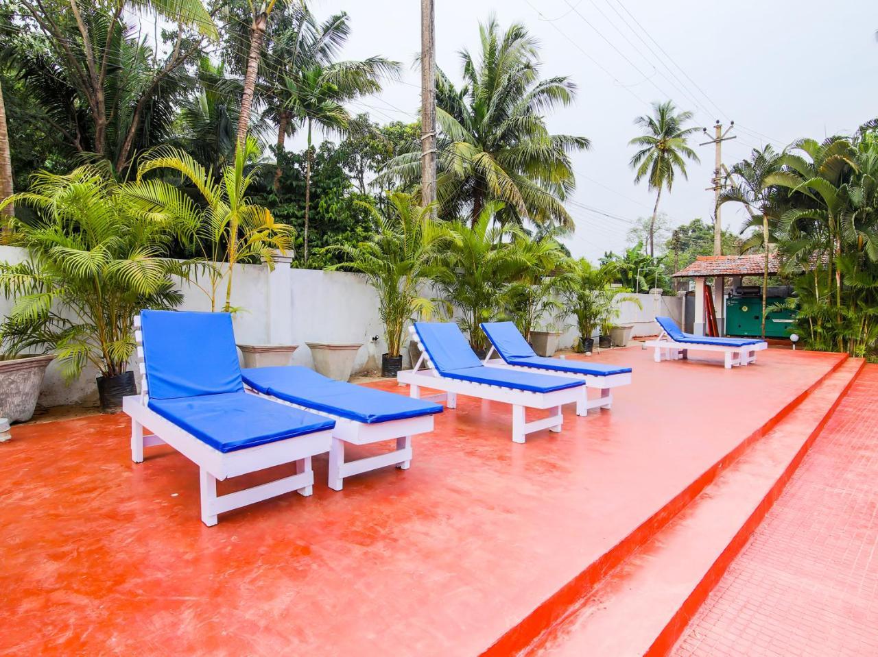 Oyo 22056 Arambol Plaza Beach Resort Exterior foto